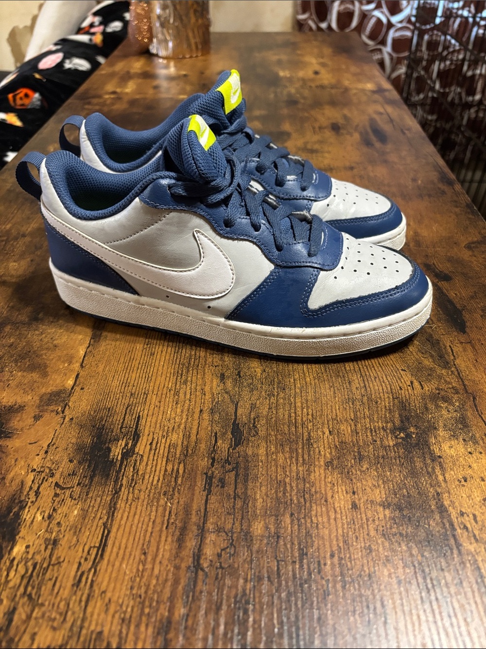 Nike Kids Low-Top Sneakers in Navy, White and green